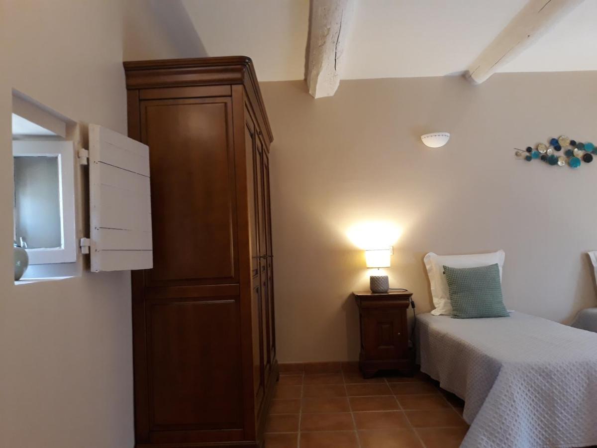 Le Mas Des Vergers Salon-de-Provence Exteriör bild