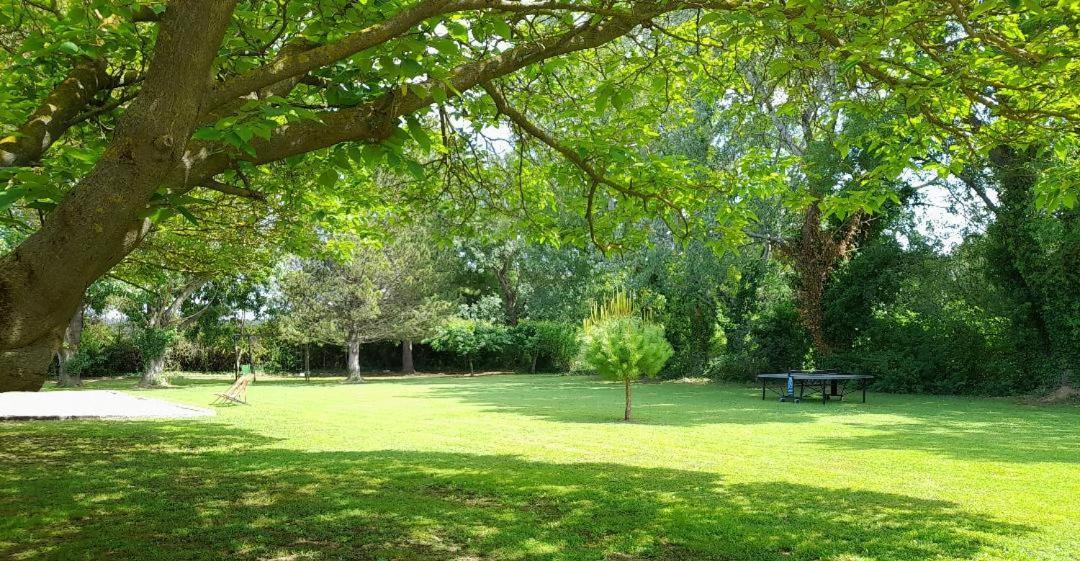 Le Mas Des Vergers Salon-de-Provence Exteriör bild
